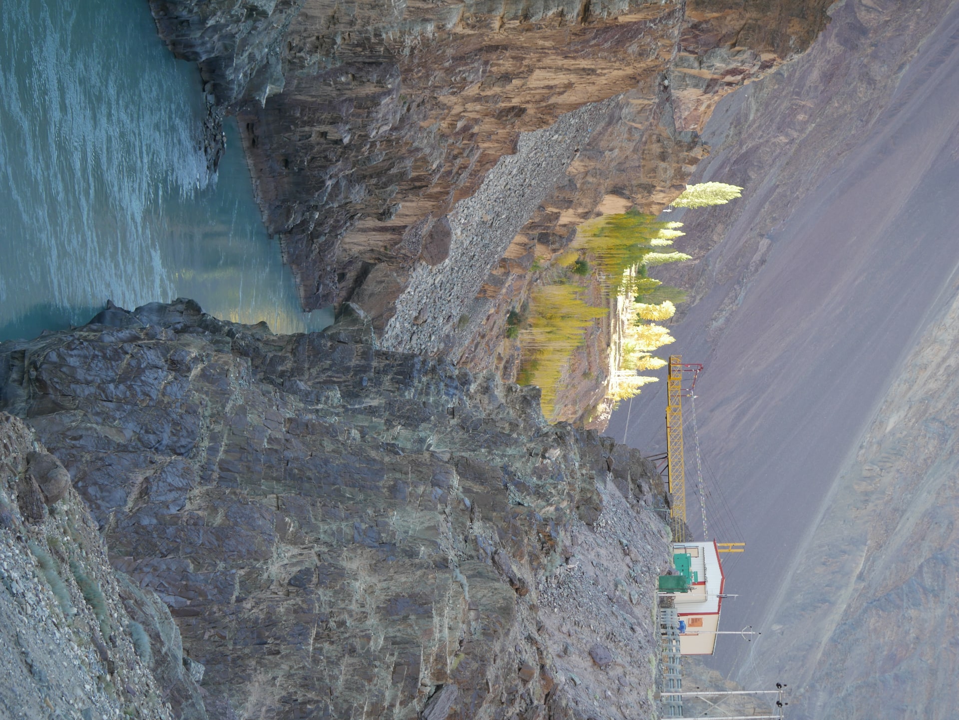 Bungee jumping over Zanskar River
